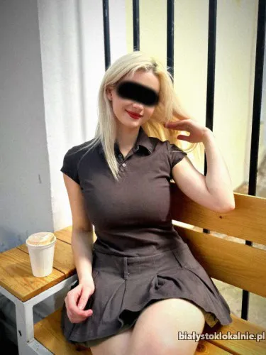 Młoda Studentka Szuka Dyskretnego Tatusia - SEKSTAZA PL